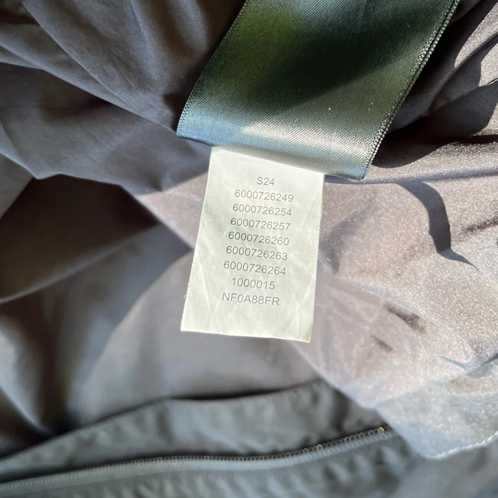 The Northface Men's Sz M 2024 Shell Jacket in Black Medium